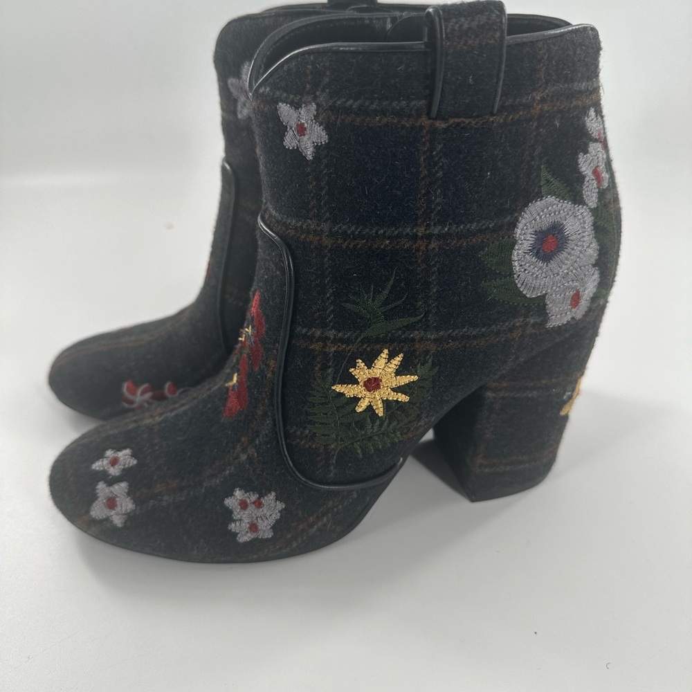 Indigo Rd. Flannel Plaid Floral Embroidered Ankle Booties Gray Multicolor 9